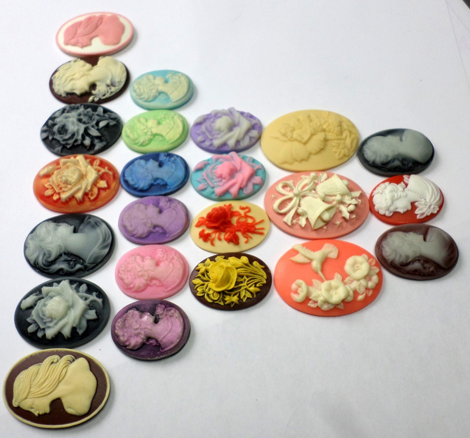 23 of 27-40mm Mixed Lot of Vintage Oval Cameos Cabs, for Pendant Settings Mint