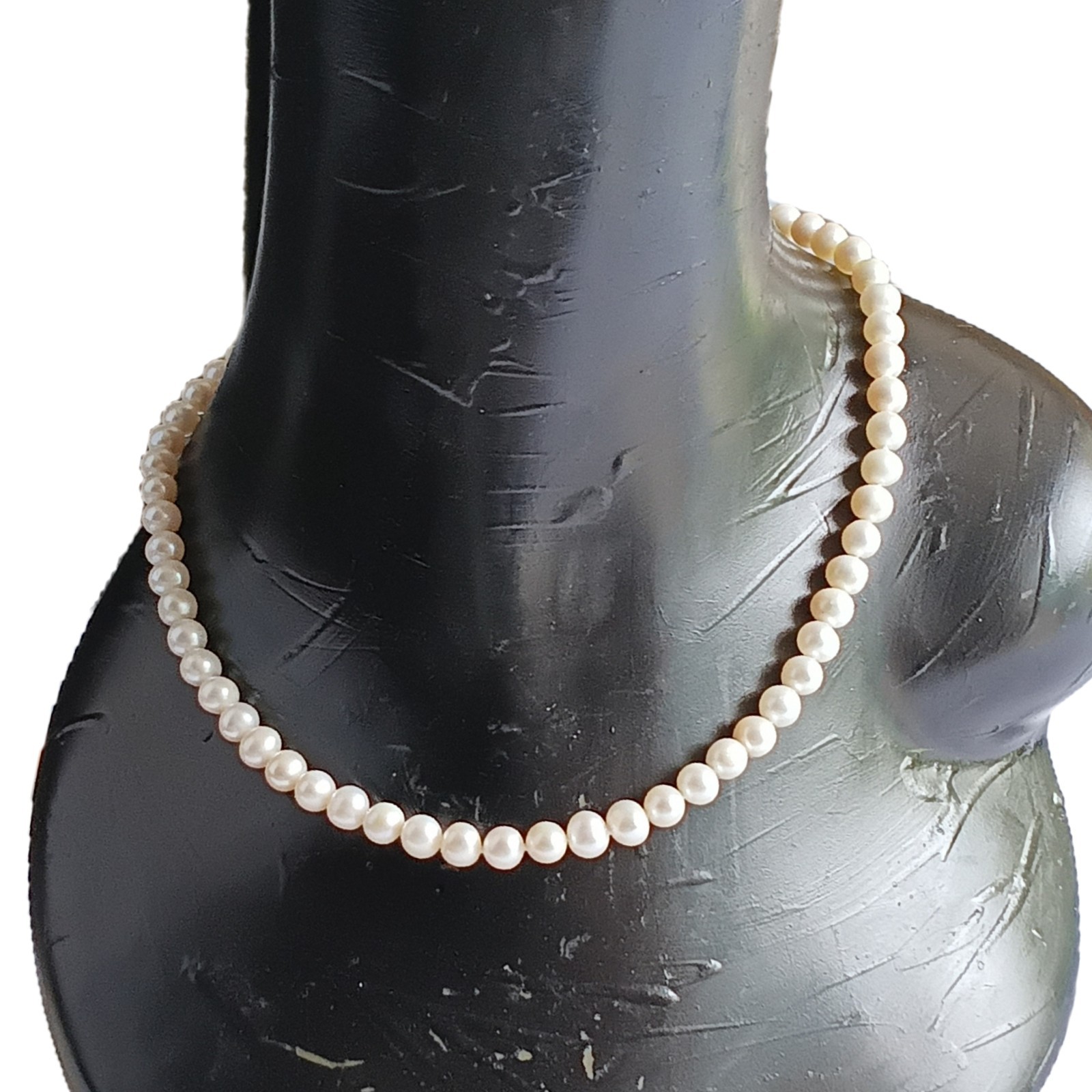 Vtg 17″ Classic Ivory Single Strand Fresh Water Round Pearl Necklace 6.35mm