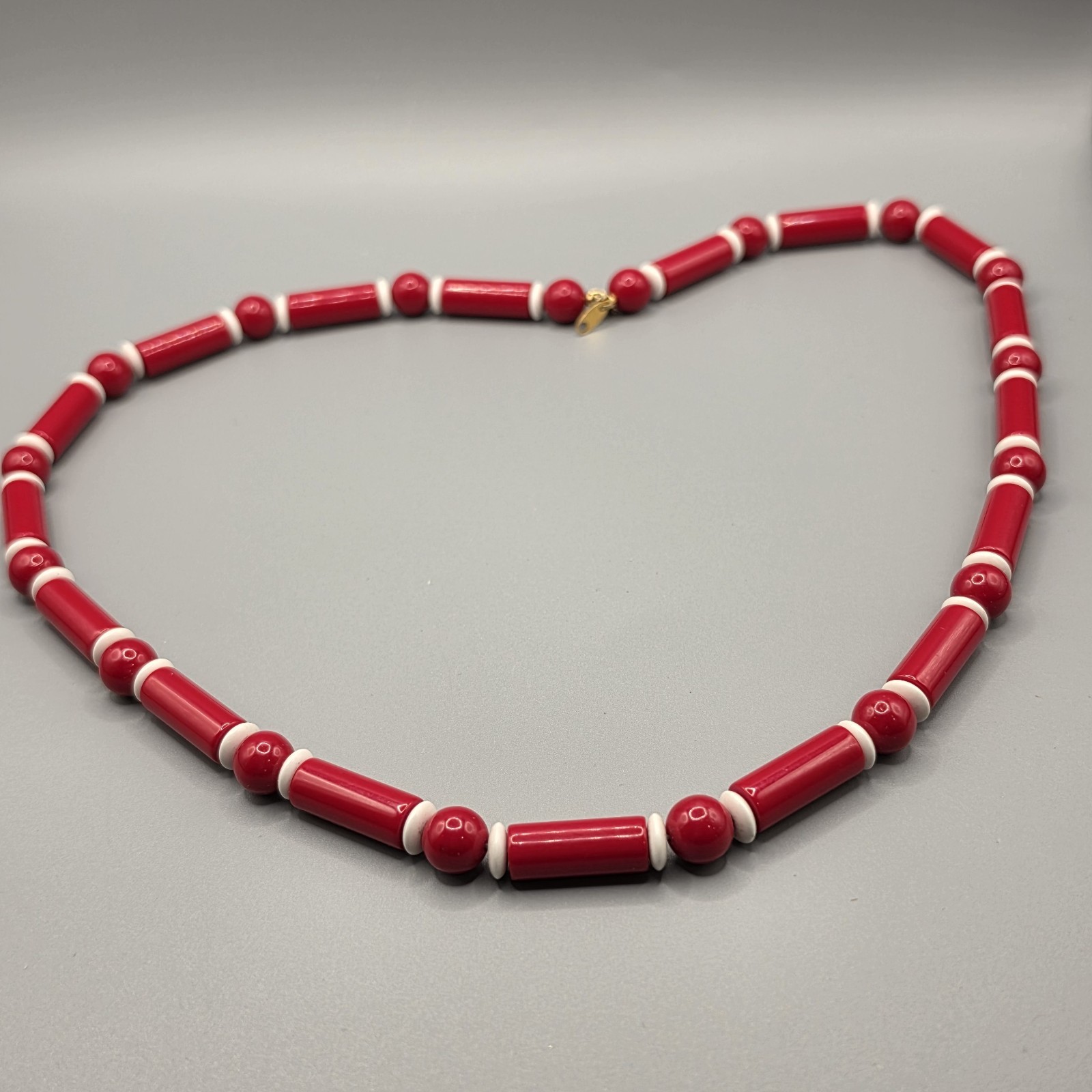 Trifari Vintage Red White Beaded Necklace Gold-Tone Jewelry Elegant Signed 25″