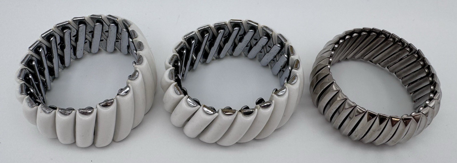 Vtg Bracelets Expandable Stretch Lucite Japan Hong Kong Silver White 3 Set