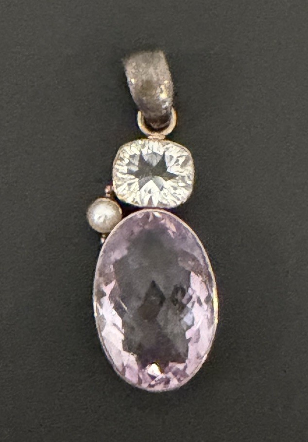 Vintage Artisian 925 Pendant With Light Purple Stone & Pearl Accent