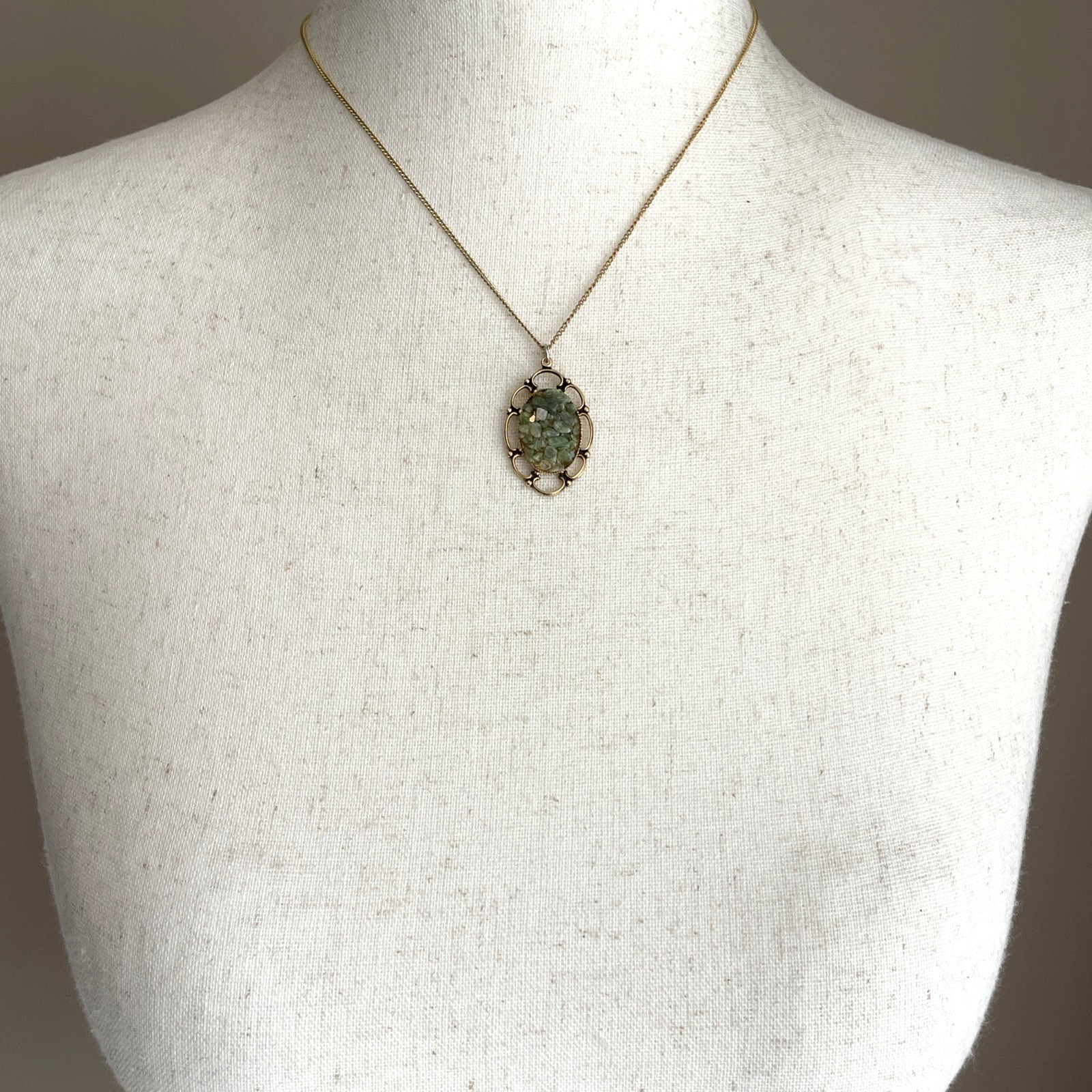 Crushed Jade 16″ Necklace Vintage Oval Pendant Necklace Green Cluster Stones