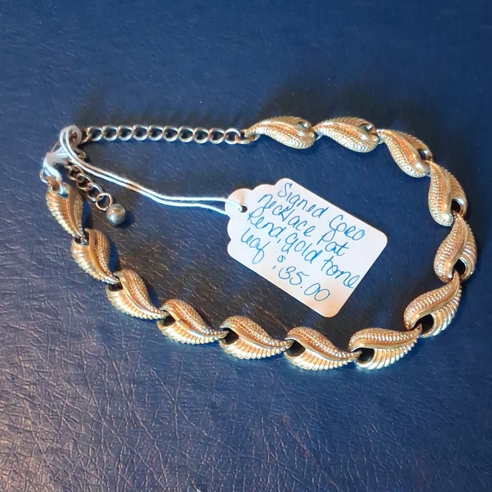 Geo Vintage Signed Leaf Flat Link necklace Gold Tone Metal No Stone