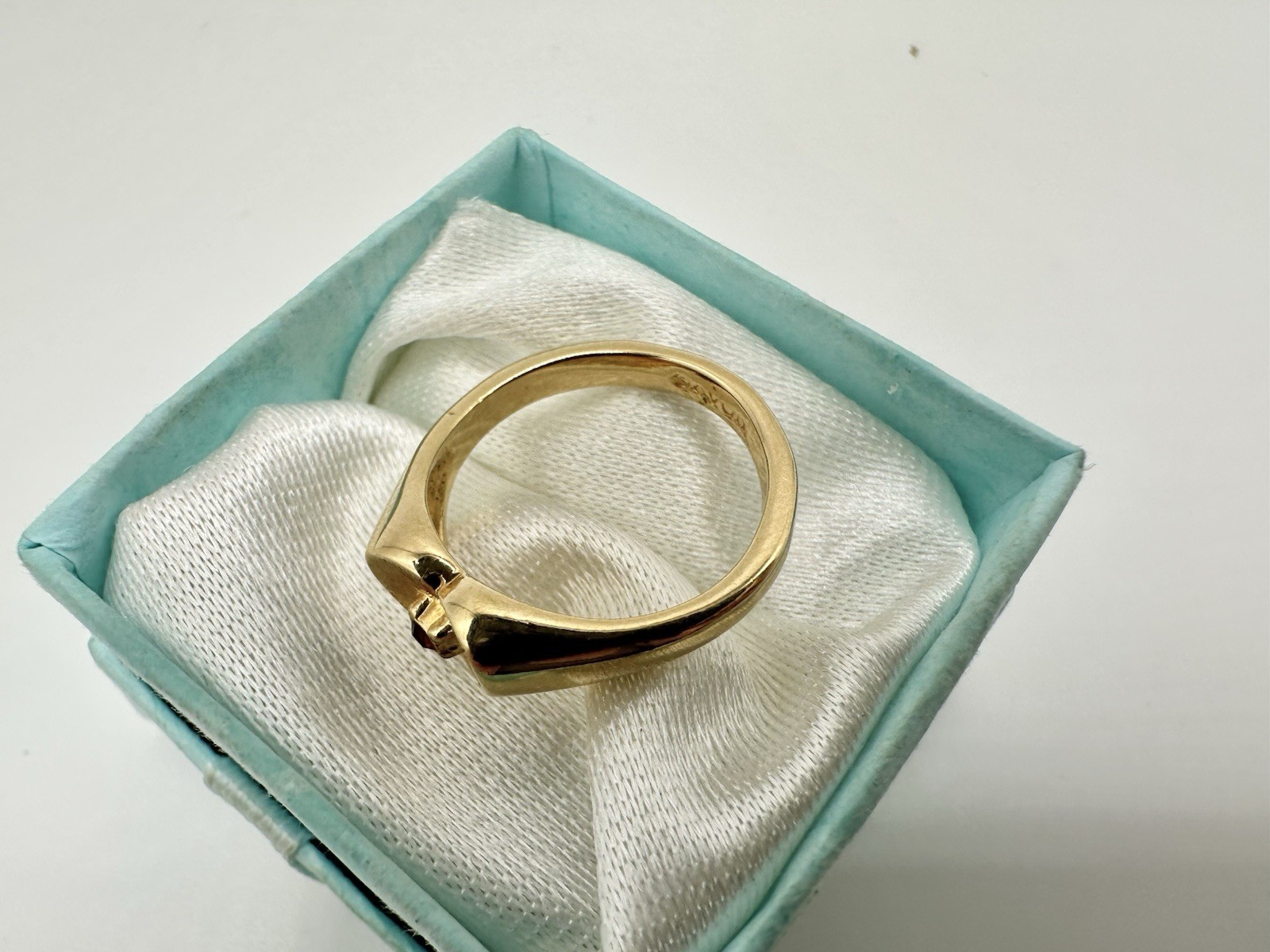 VTG Gold Tone Avon Heart Ring Red Rhinestone Sz5 Estate Sale Signed Trendy Read