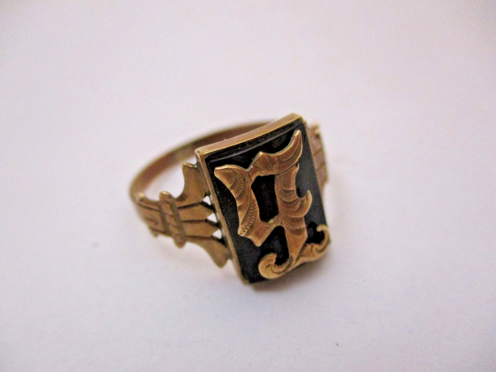 Antique Victorian 8K Gold Ring Black Onyx Signet Old English Monogram G H 9 6