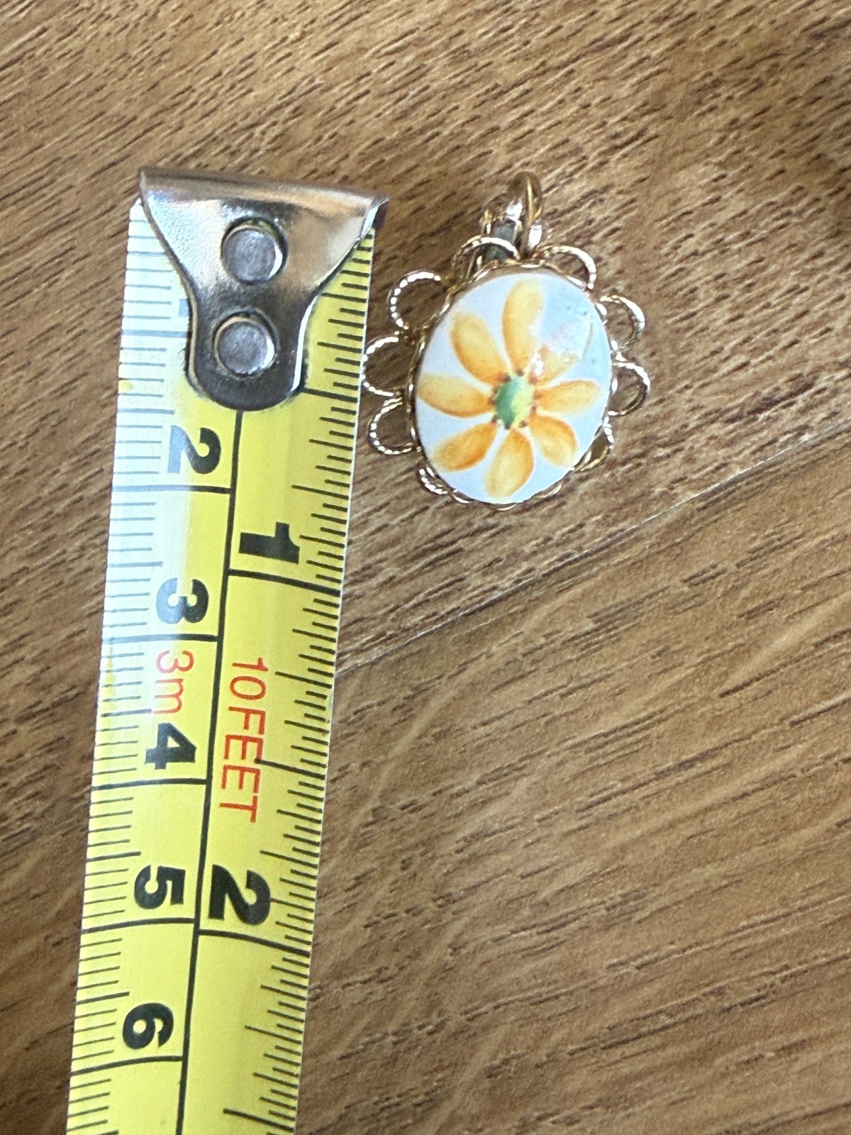 Vintage Clip On Earrings Porcelain Daisy Flower Gold Tone Very Good Condition