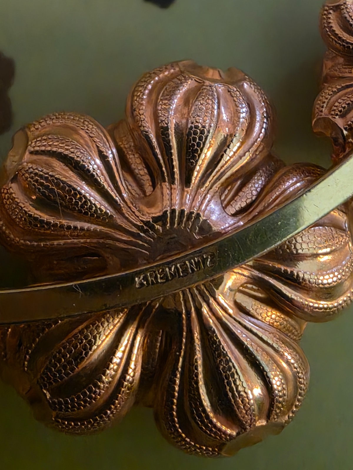 Vintage Krementz Signed 2 Tone Rose/Gold Dainty Flower Leaves Choker Necklace