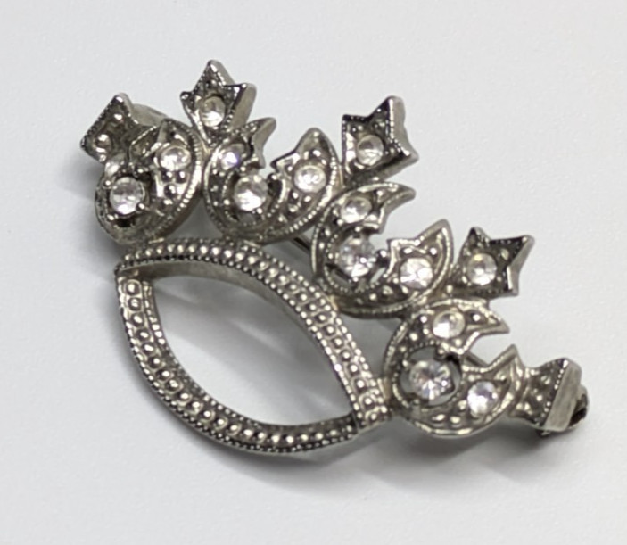 VTG Small 1 5/8″ x 1″ Textured Silver Tone Crown Rhinestone Brooch Pin