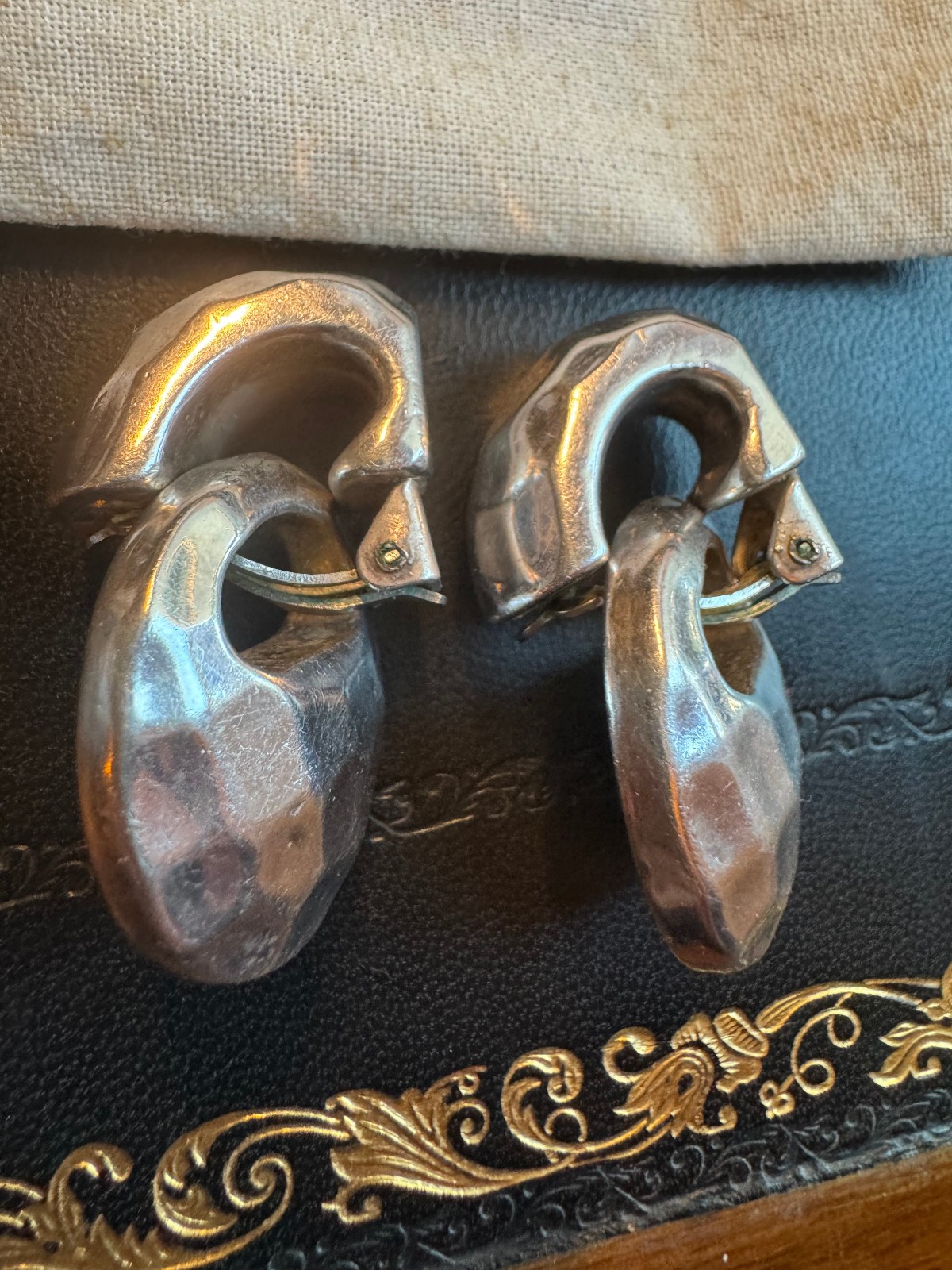 Simon Sebbag Designs [SSD] Sterling Hammered Earrings 1.5″ 20g w/pouch
