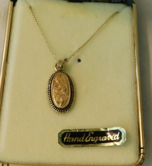 Vintage 12K Gold filled Pendant Necklace in original box