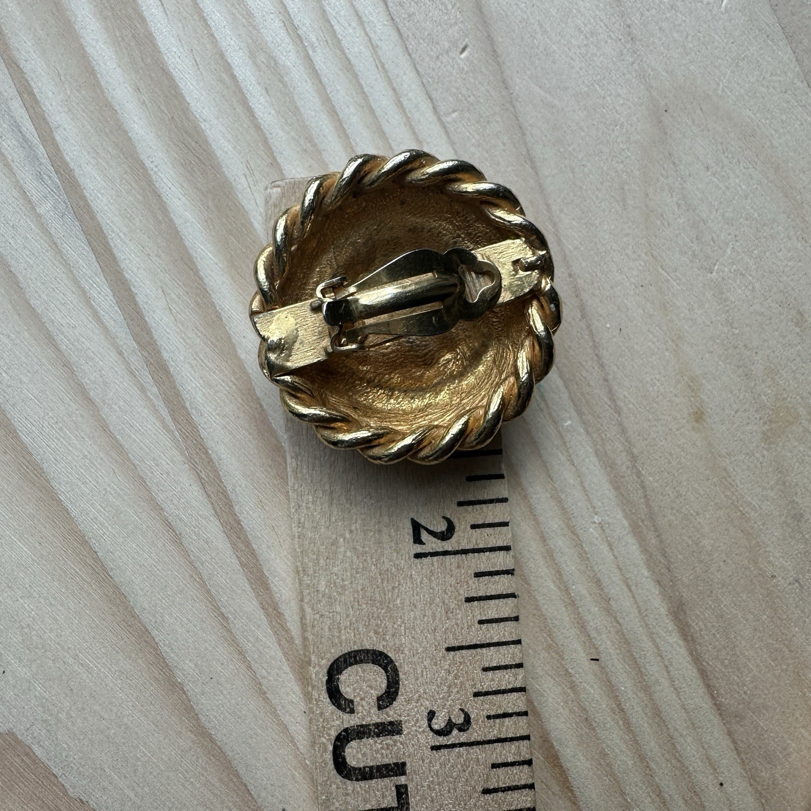 VTG Statement Earrings 1.75 Inch Medallion Rope Style Edging Clips Round Gold