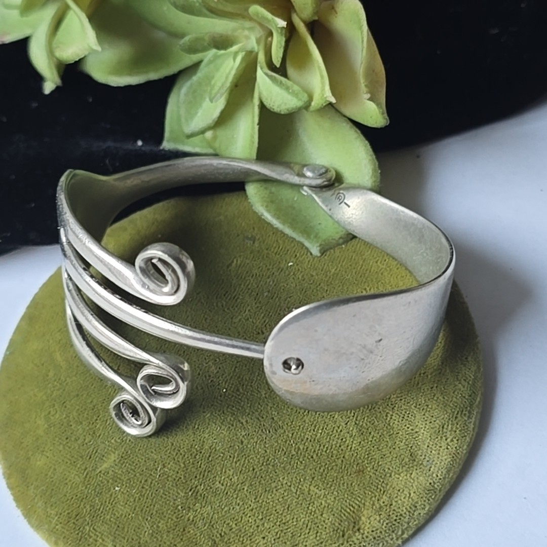 Vintage Hand Crafted Fork Silver Alloy Hinged Bracelet 7″ Wrist