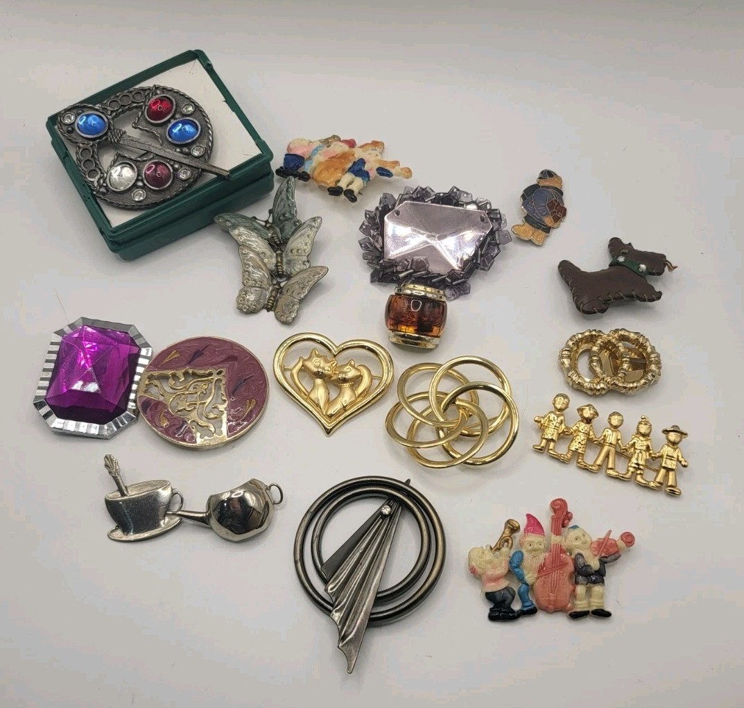 17 Piece Lot Vintage Brooch Pins Mixed Media Unisex