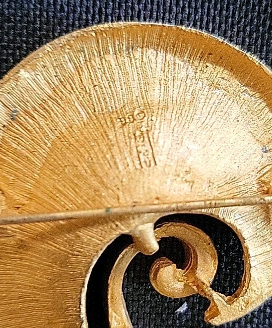 Vintage Marked Brushed Polished Gold Tone Swirl Pin Brooch Wedding Jewelry