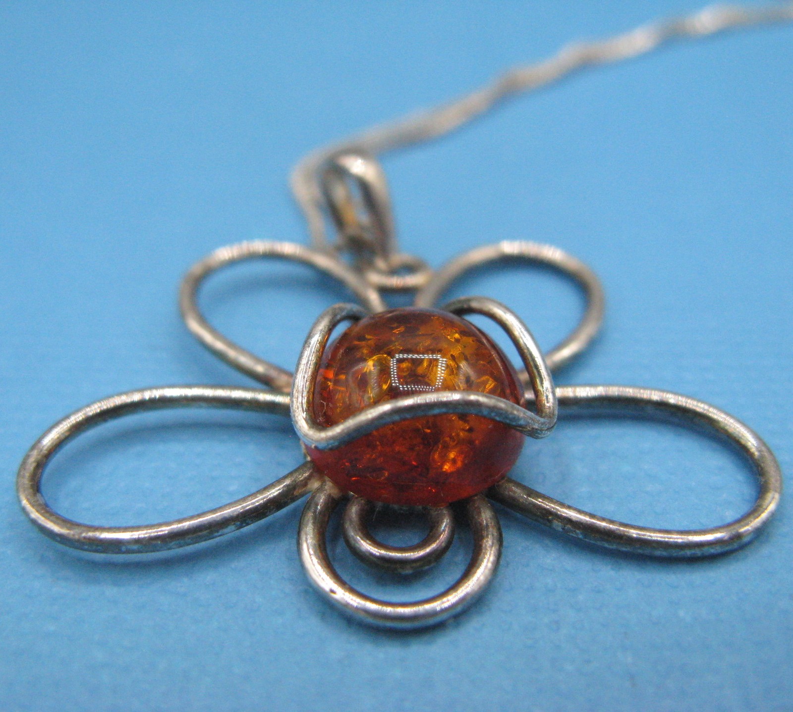 Amber Waves Honey Bee Necklace Amber Poland Sterling Silver 18″ Chain AGI Italy