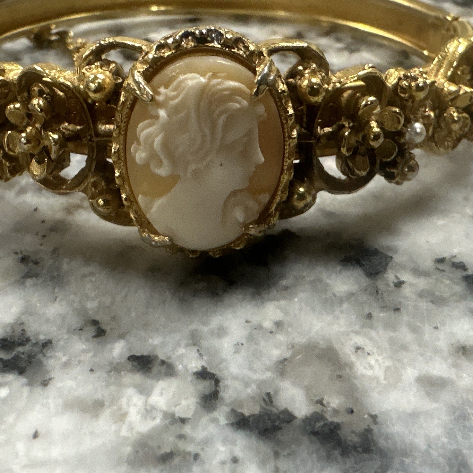 Vintage FLORENZA Bangle Bracelet Cameo Seed Pearls Gold Tone Hinged 6 1/4”