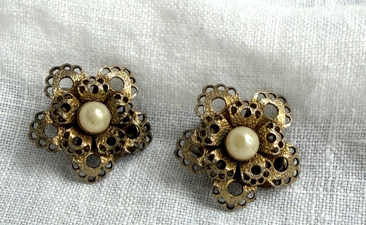 Vintage Coro gold tone star filigree faux pearl clip on earrings