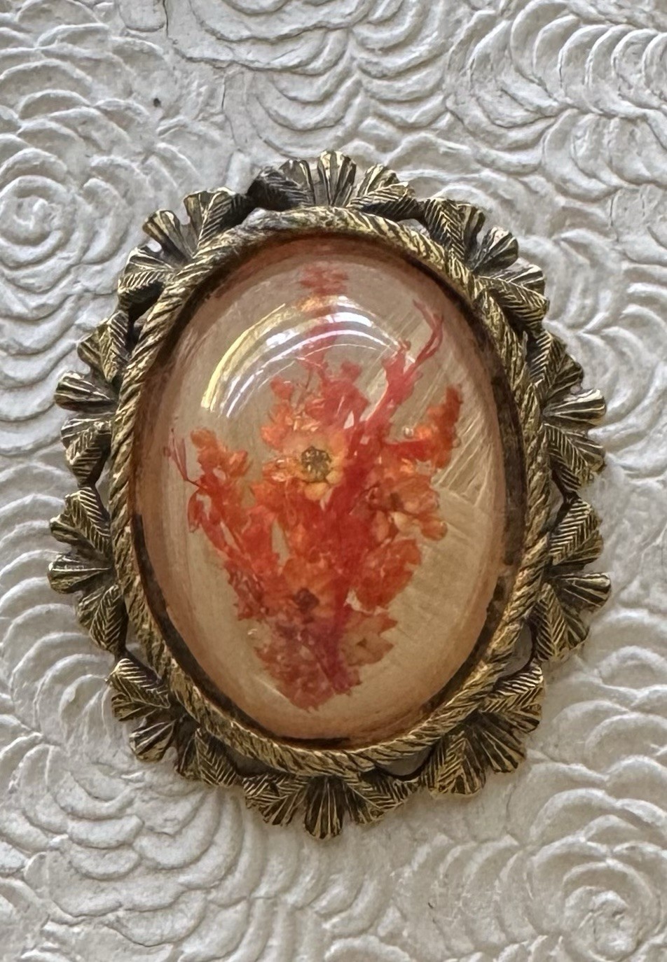 Unique vintage dry flower cameo brooch / Pendant