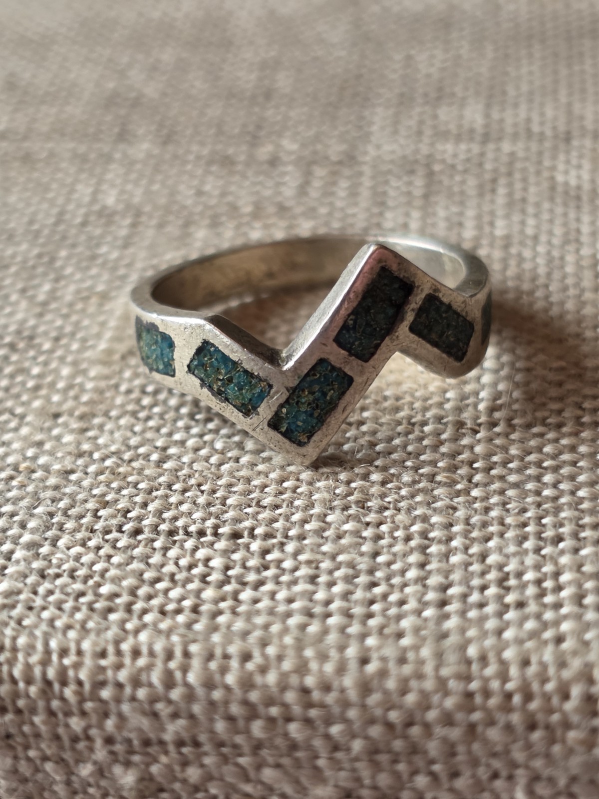VINTAGE 925 STERLING SILVER CRUSHED TURQUOISE BAND RING SIZE 5.75