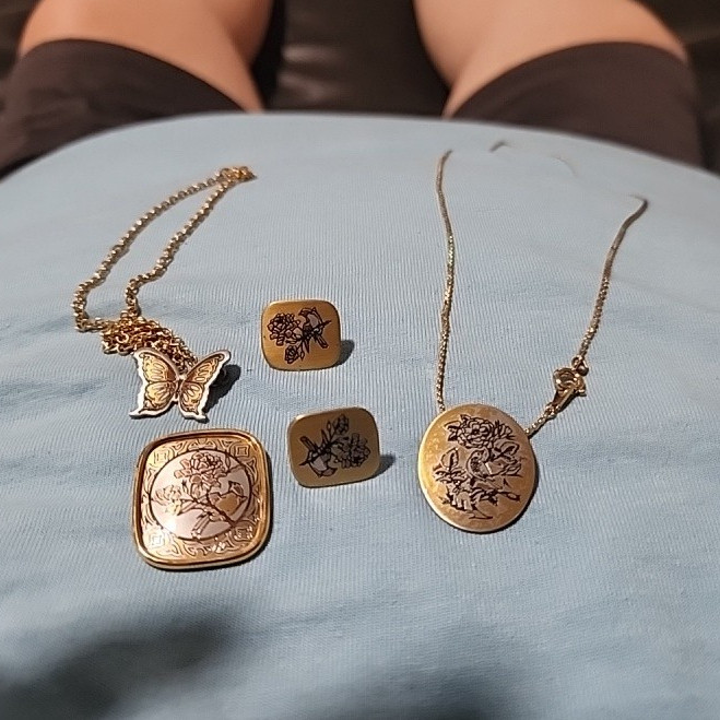 Reed & Barton Damascene Signed Gold Tone Jewelry Set Necklace Earrings