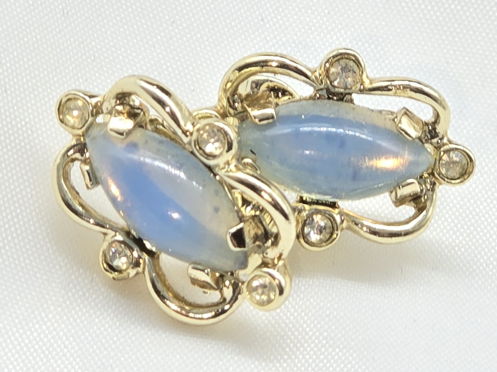 Vintage 1959 Sarah Coventry Sabrina Fair Opalescent Clip On Earrings Goldtone