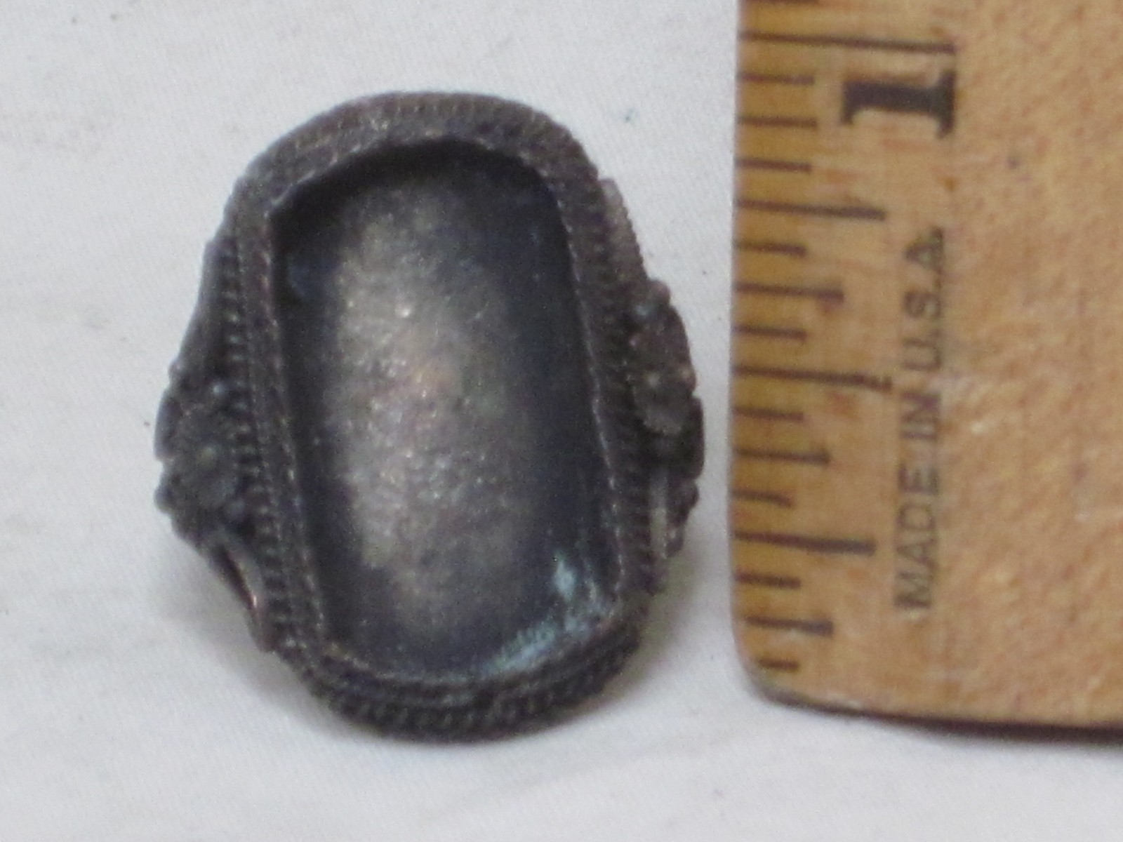 vintage incomplete filigree ring marked CHINA * adjustable band no stone