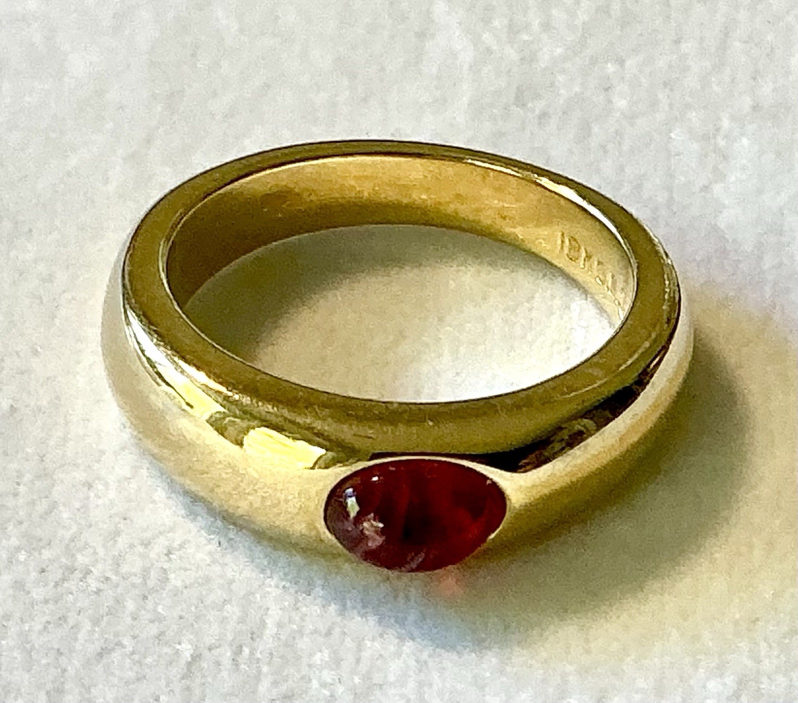 Vtg 18KGE Gold Ring w/ Red Gem Cabochon Sz 7 Stackable Band Mogul Style Jewelry