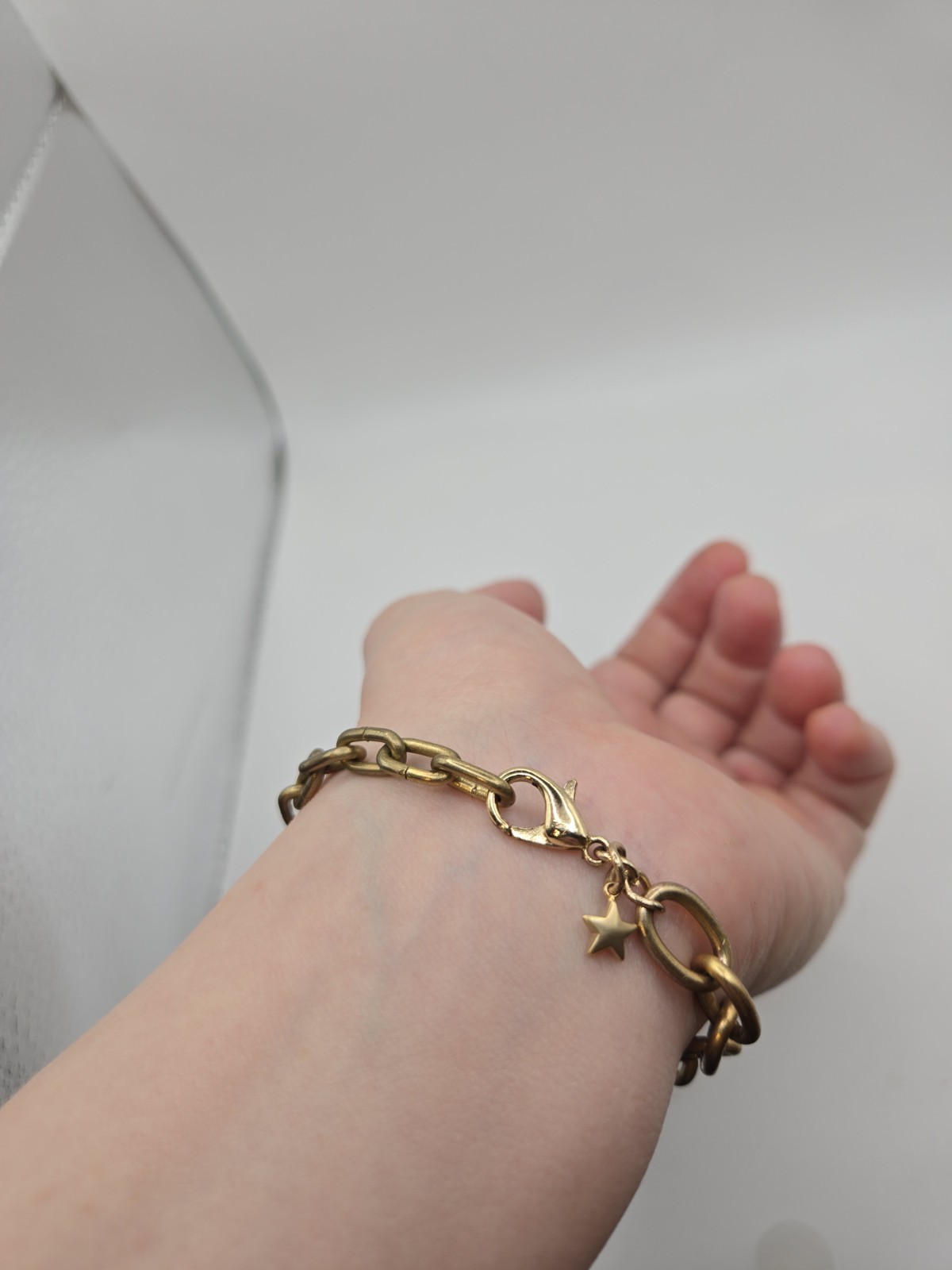Gold Chunky Chain Link Bracelet 7.5-.75″ Vintage Matte Gold Satin Star Charm