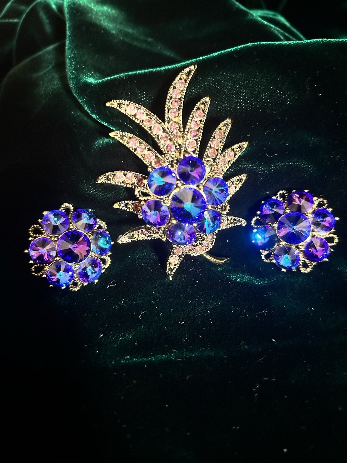 Vintage WEISS Heliotrope Rivoli Rhinestone Brooch Earrings Set Thistle