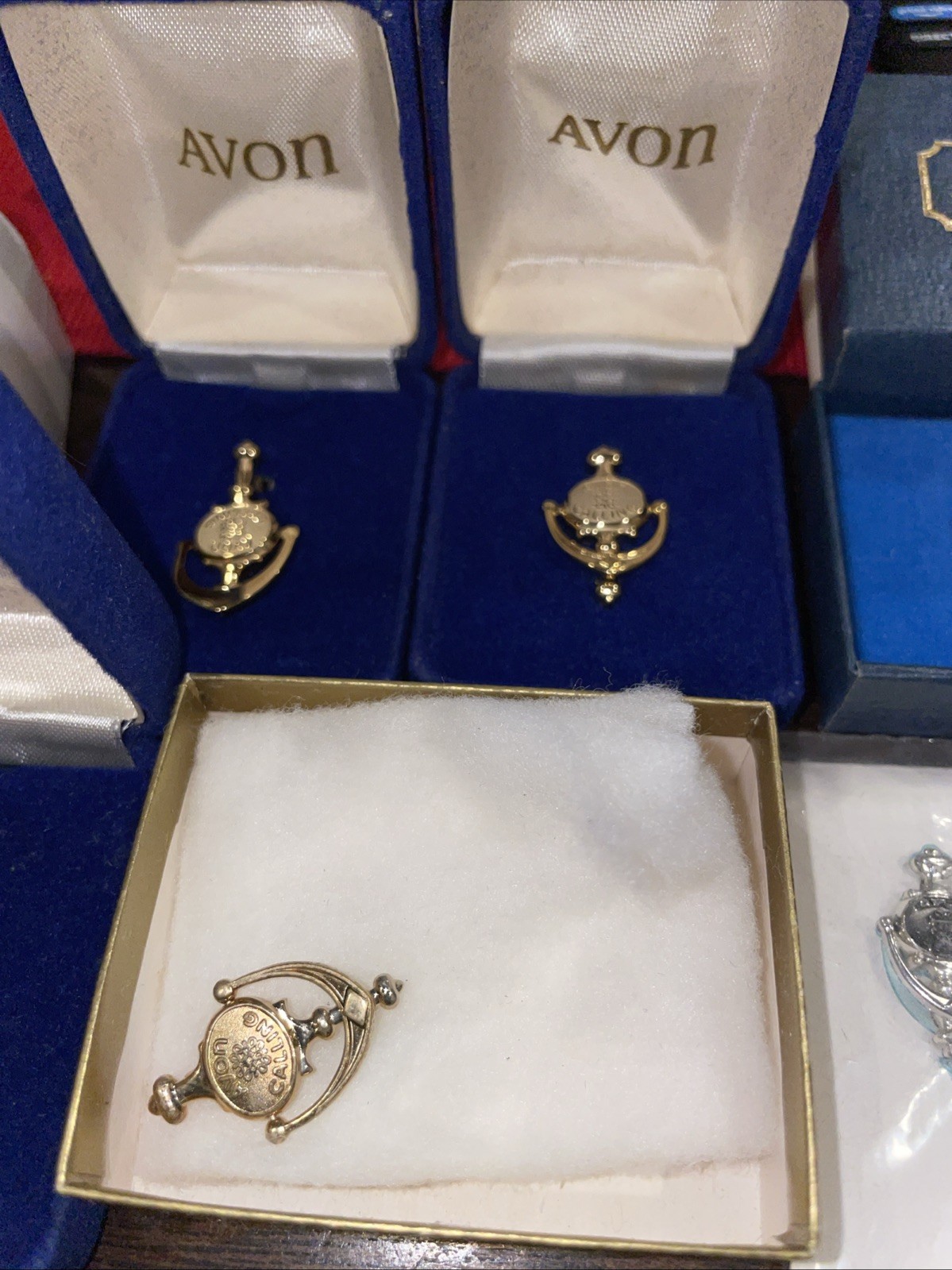 Avon calling DOOR KNOCKER PIN lot of 6 NOS vintage hinged 1970’s seller award