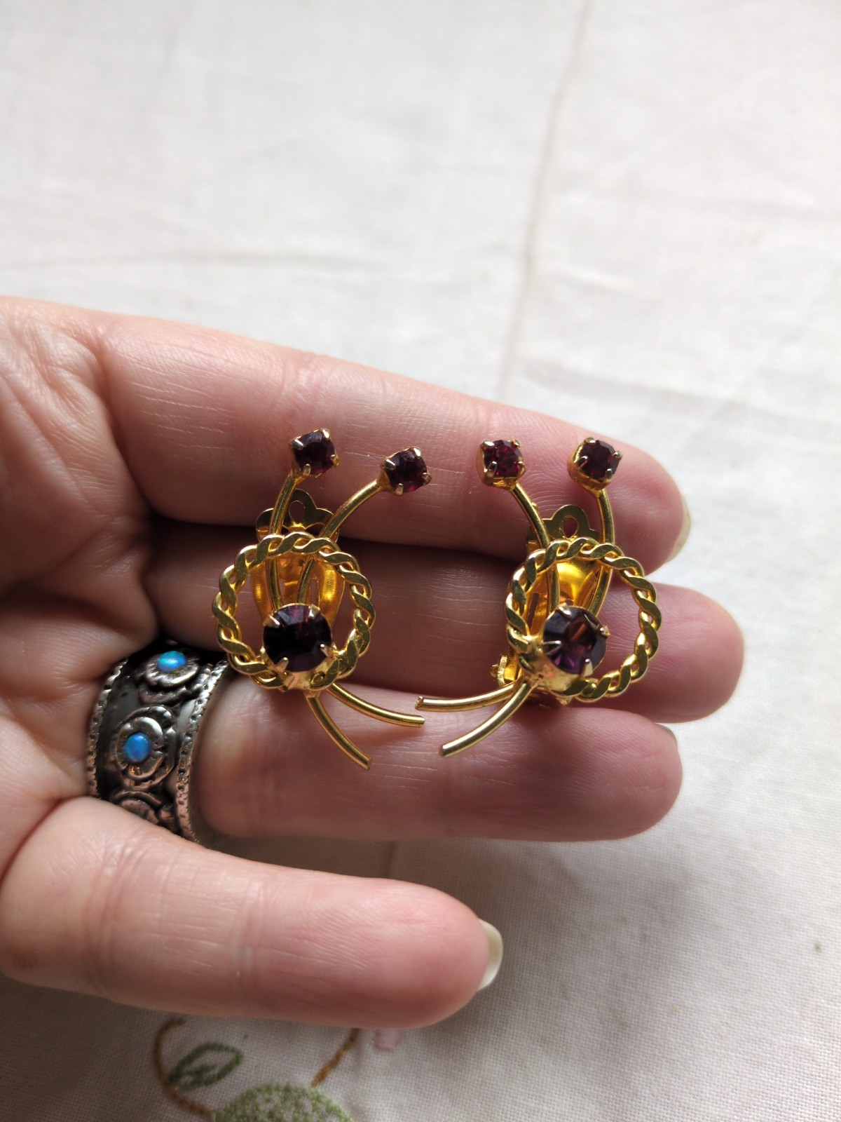 Vintage Gold Tone Garnet Rhinestone Clip On Earrings