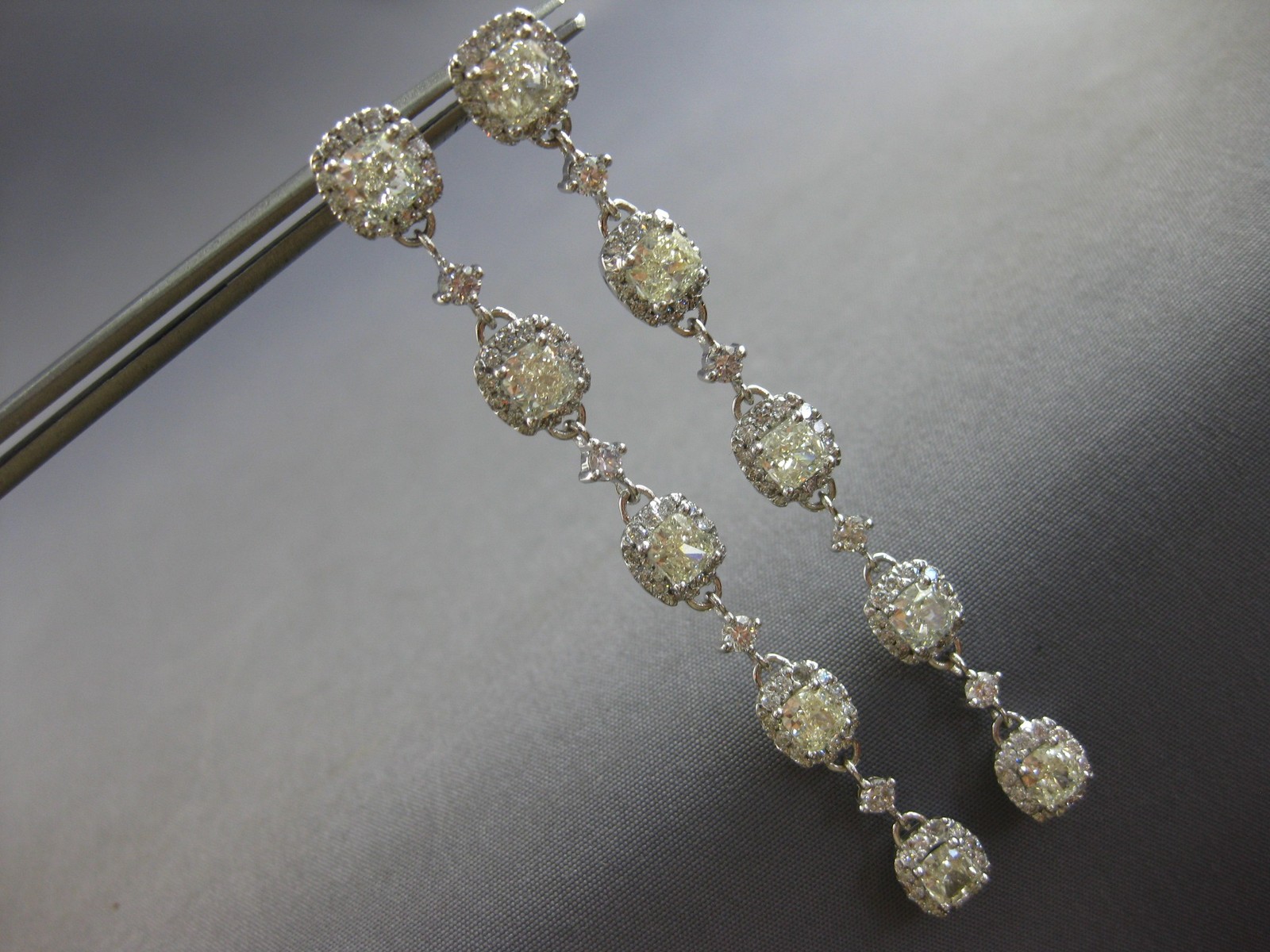 LARGE & LONG 6.26CT WHITE & LIGHT FANCY YELLOW DIAMOND 18KT WHITE GOLD EARRINGS