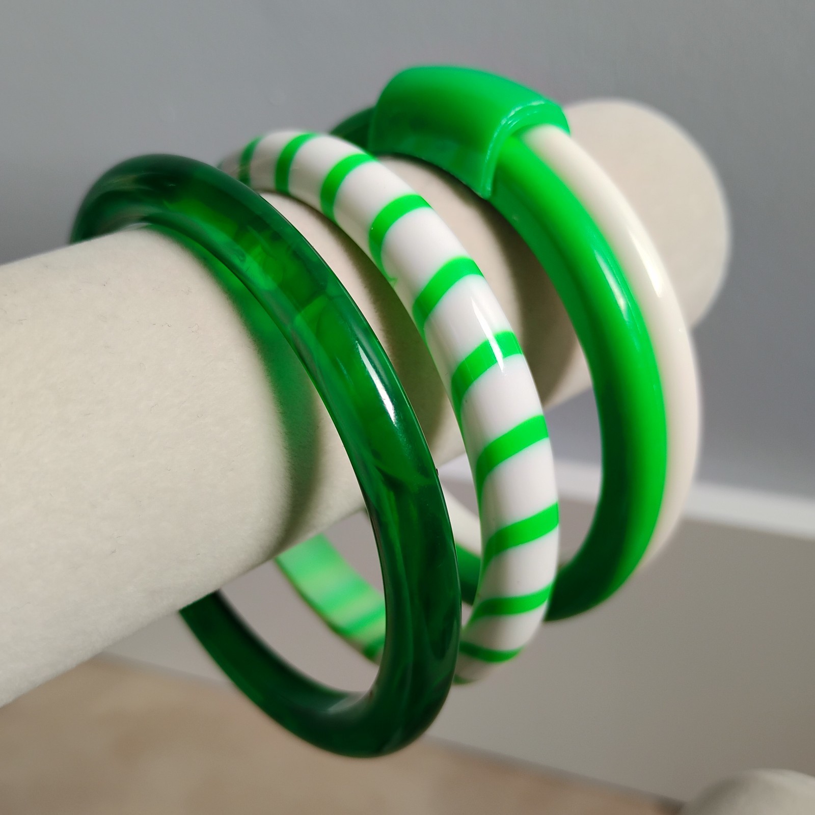 All Vintage Green White Bangle Bracelet Lot Striped Sz 8 Plastic Layered