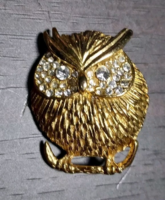 Owl Brooch – Gold Tone Rhinestone Eyes – Vintage