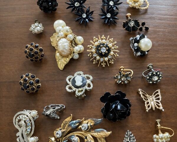 Vtg Craft Jewelry Lot Rhinestone Floral Cameo Etc Collage Art Lot READ