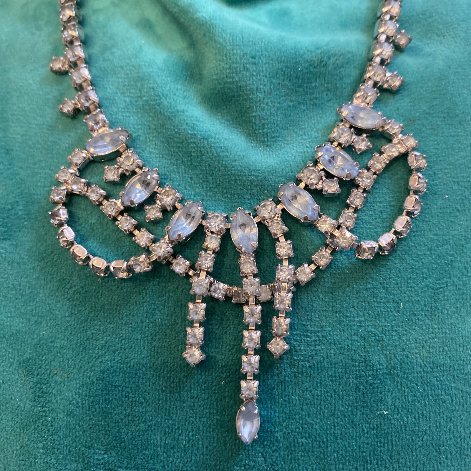 VTG LIGHT BLUE CLEAR RHINESTONES FANCY STATEMENT NECKLACE HOOK CLASP ESTATE A2