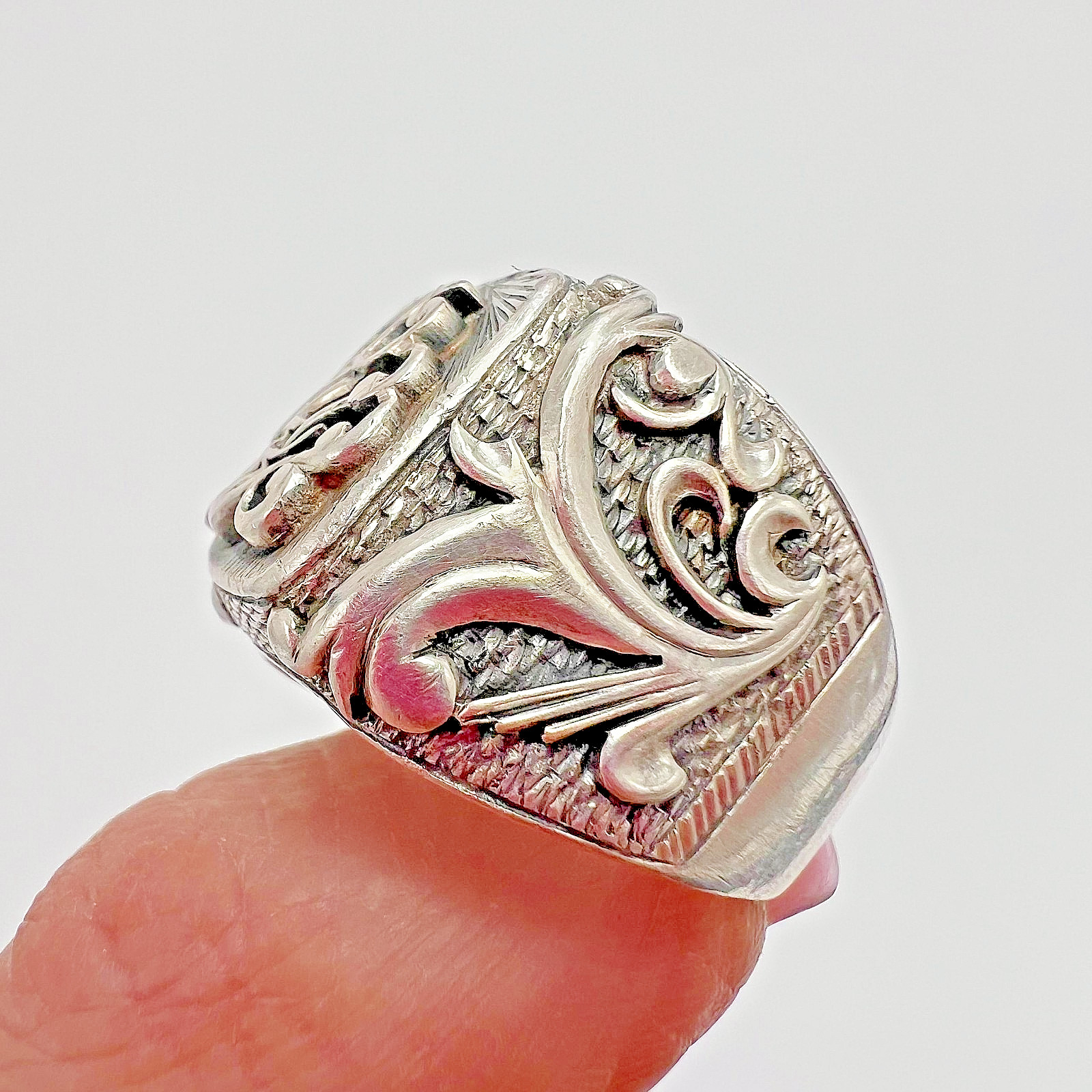 Ring 925 Sterling Silver Vintage Massive Men’s Jewelry Ornate Monogram Size 10.5