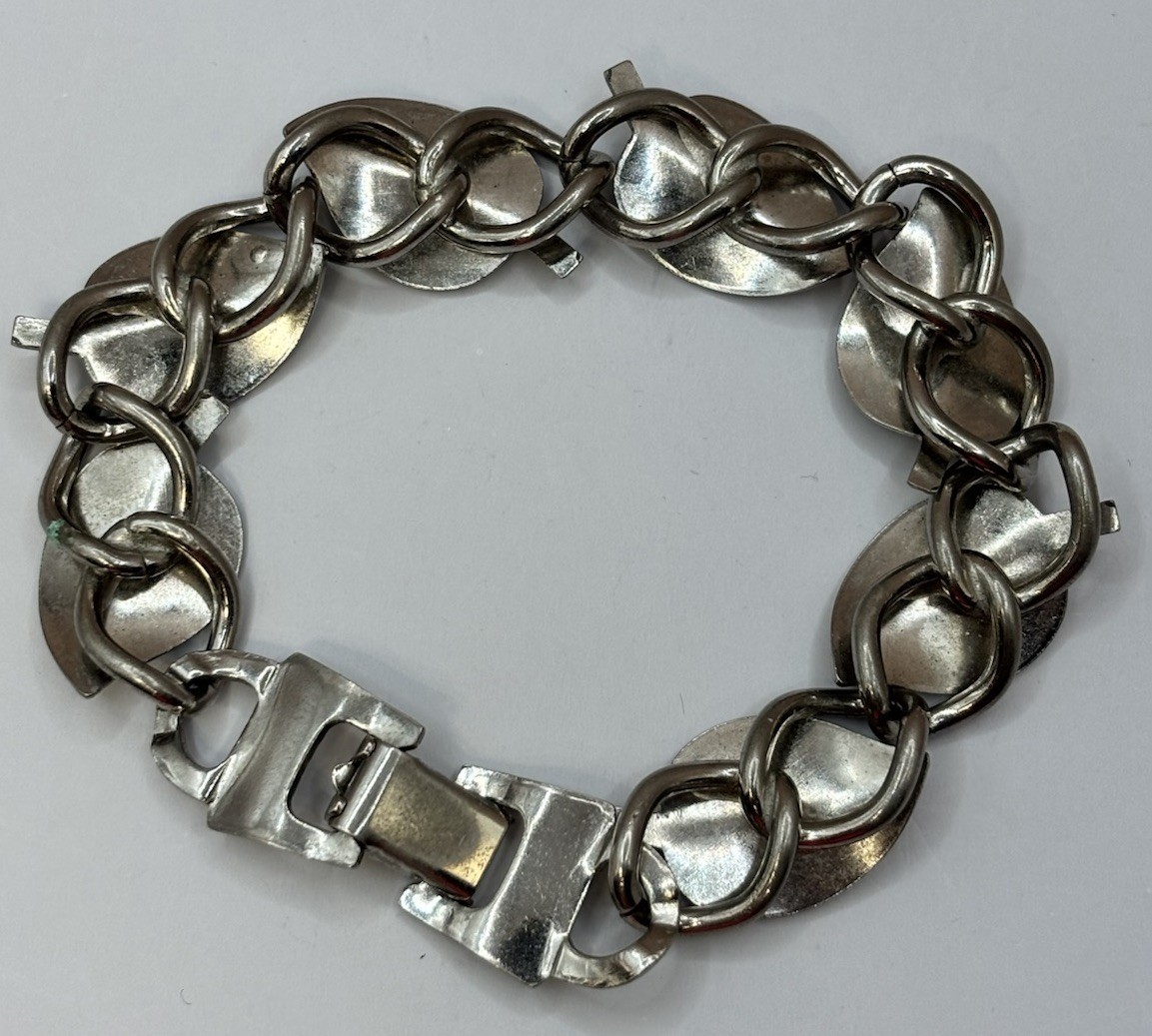 Vintage Panel Bracelet Silver Tone Textured Leaf Design Shiny Box Clasp 6.5”