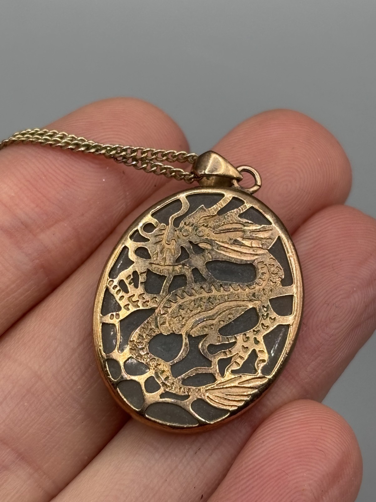 Vtg 18k Gold Filled Dragon With Light Green Jade Oval Pendant Necklace 18”