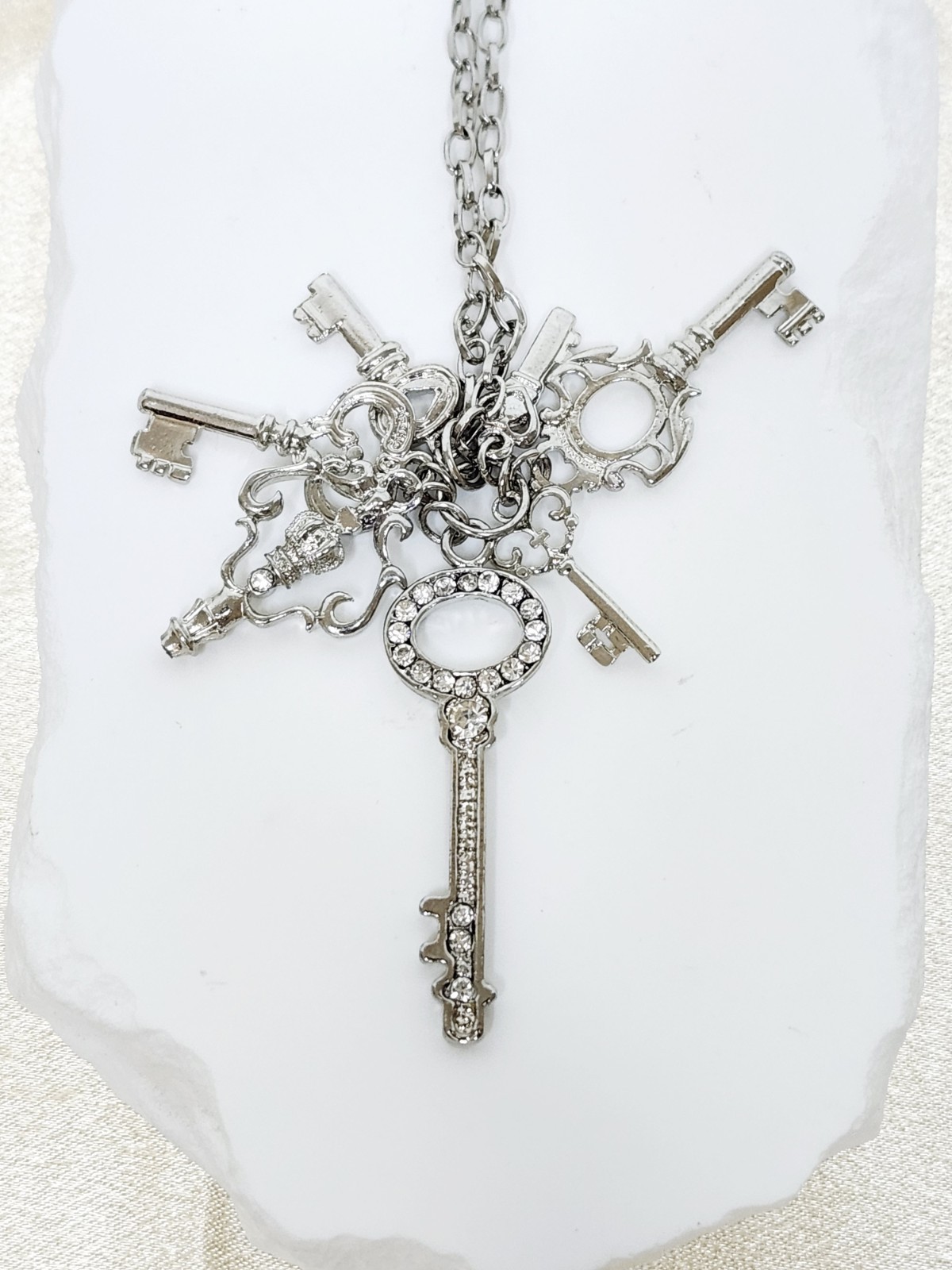 Vintage Silver Tone Multi Key Charm Chain Necklace – 24″