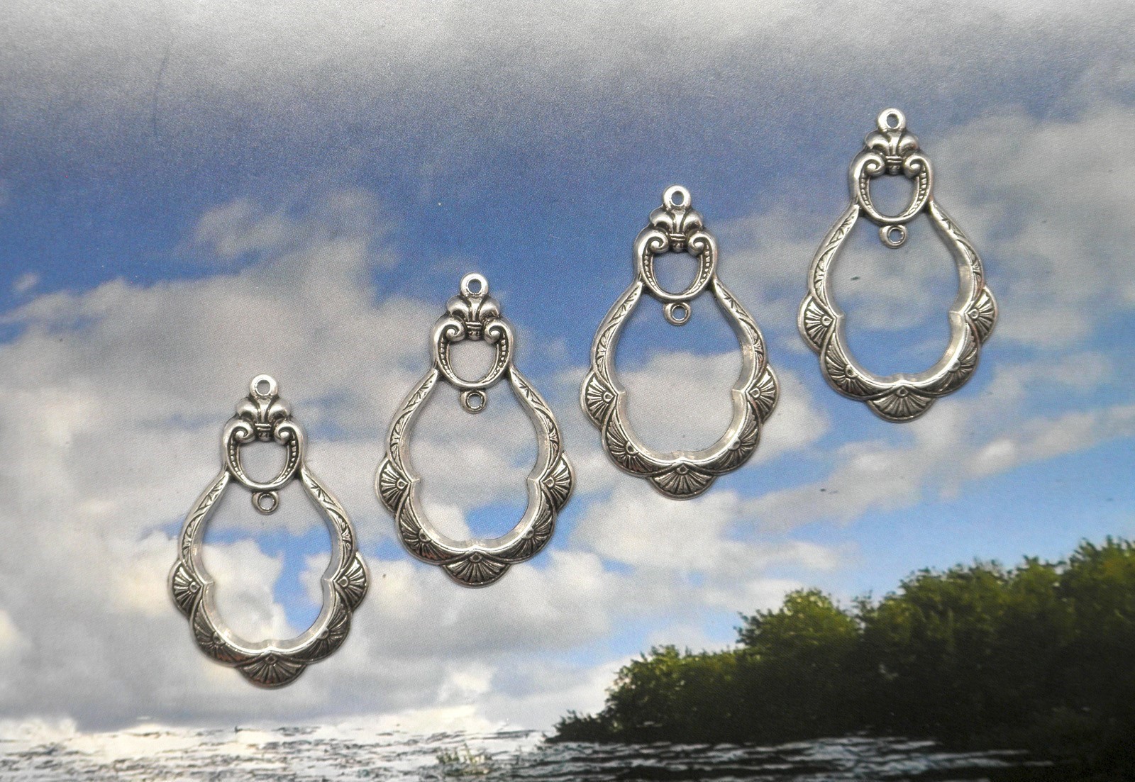 #1129 ANTIQUED .925 STERLING SILVER PLATED ER W/CENTER & TOP HANG RINGS – 4 Pcs