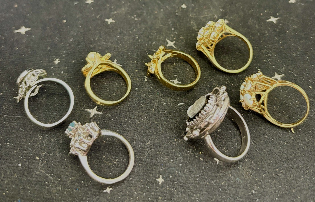 Vintage Lof Of 7 Fashion Rings Size 6.6-9 4-Gold Color 3-Silver Color All W/Gems