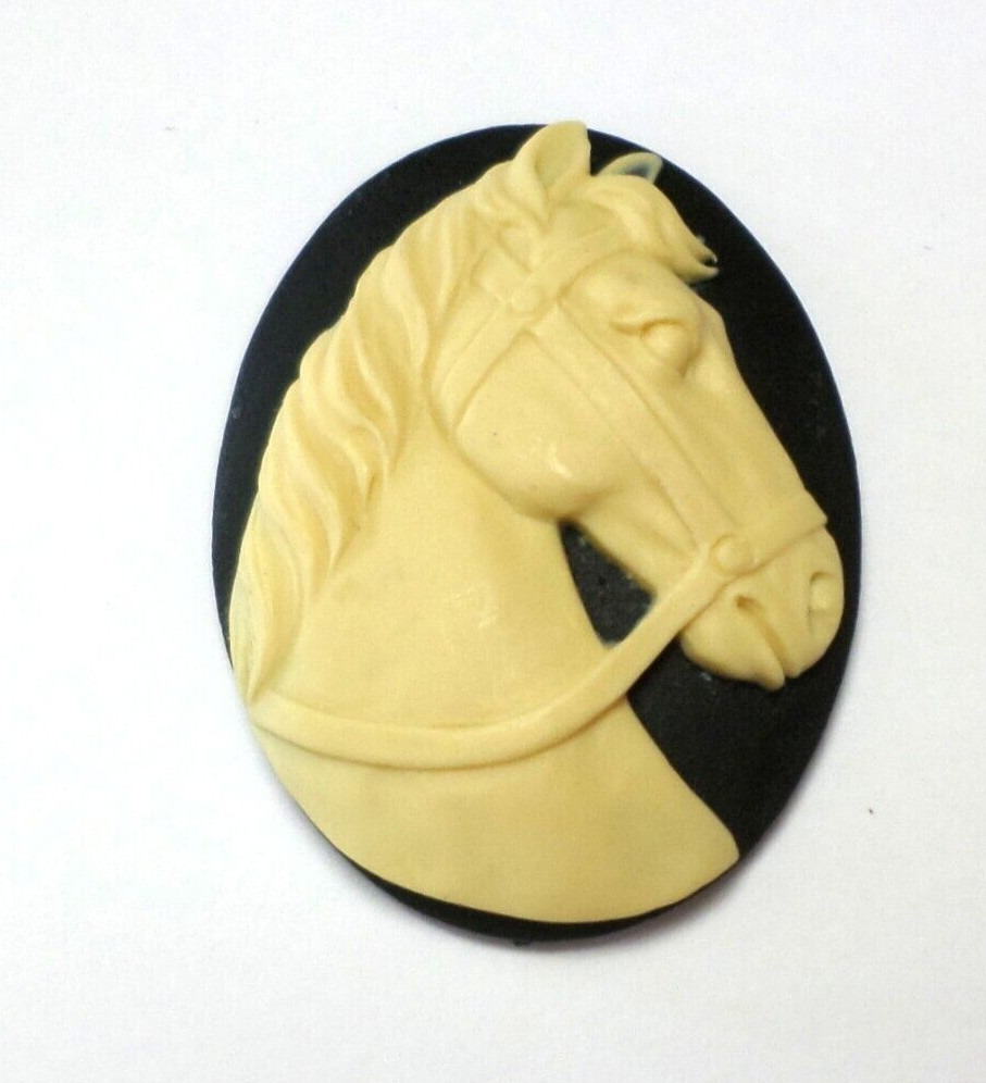4 Different Colors of 40x30mm Horse Portrait Cameos, Very Nice