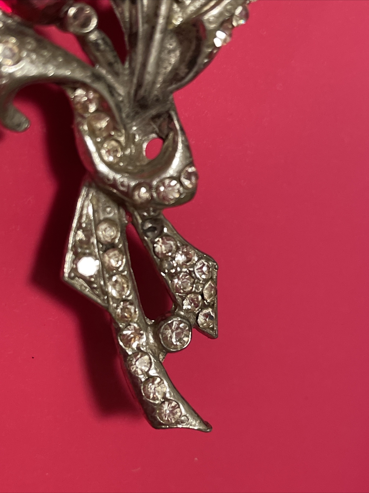VINTAGE UNSIGNED RUBY RED GLASS RHINESTONE FEATHER XL PIN BROOCH MISSING STONES