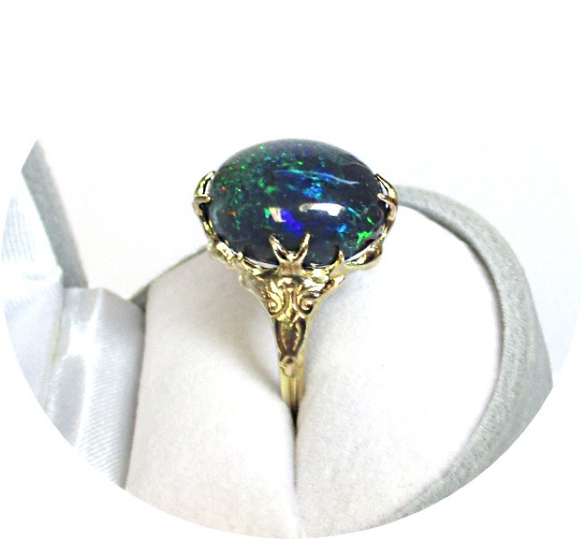 Stunning BLACK OPAL – Solid Natural – Blue-Green – 14k Vintage Yellow Gold Mtg