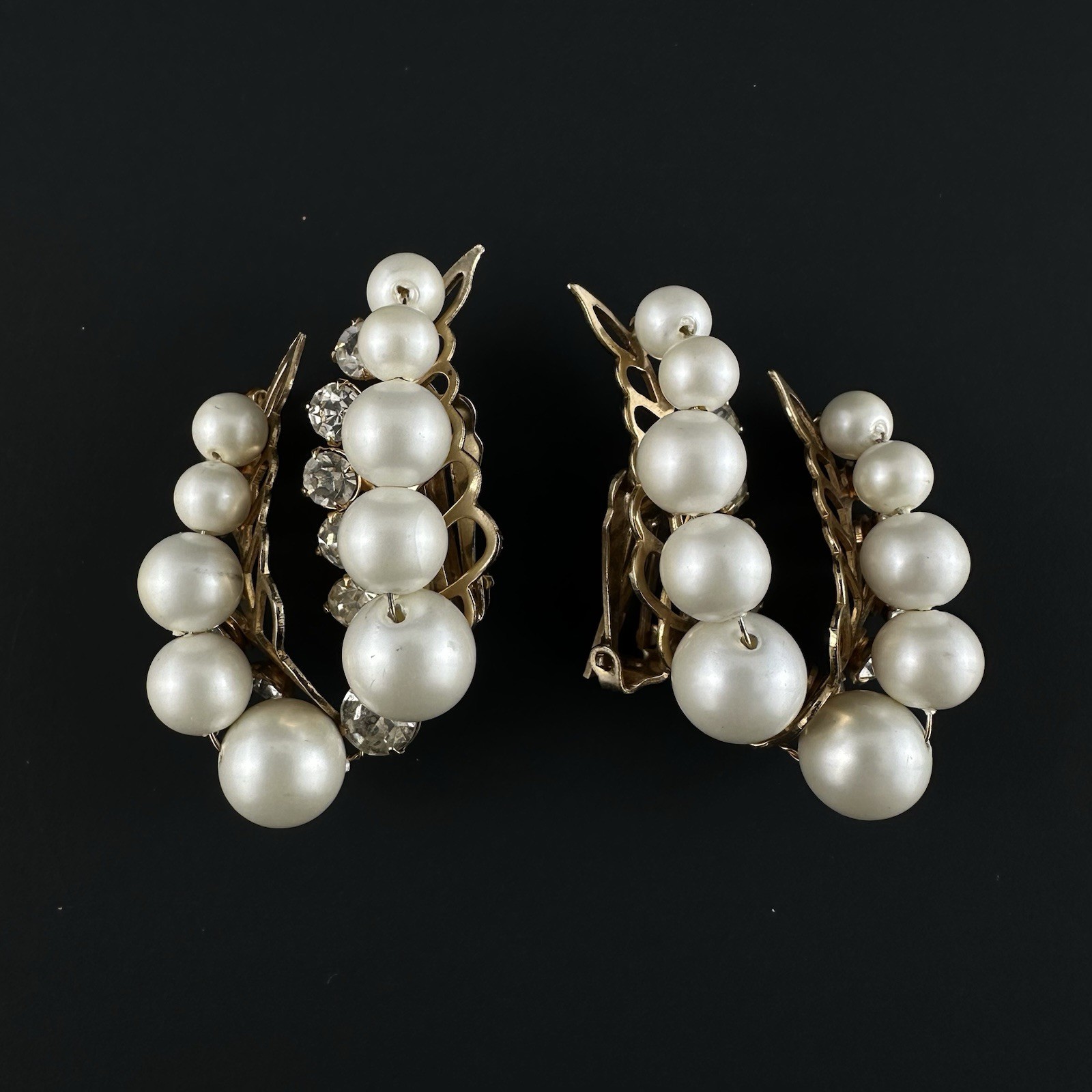 VTG Faux Pearl/Rhinestone Cluster Clip-On Earrings Gold Tone Statement 2″ Hi