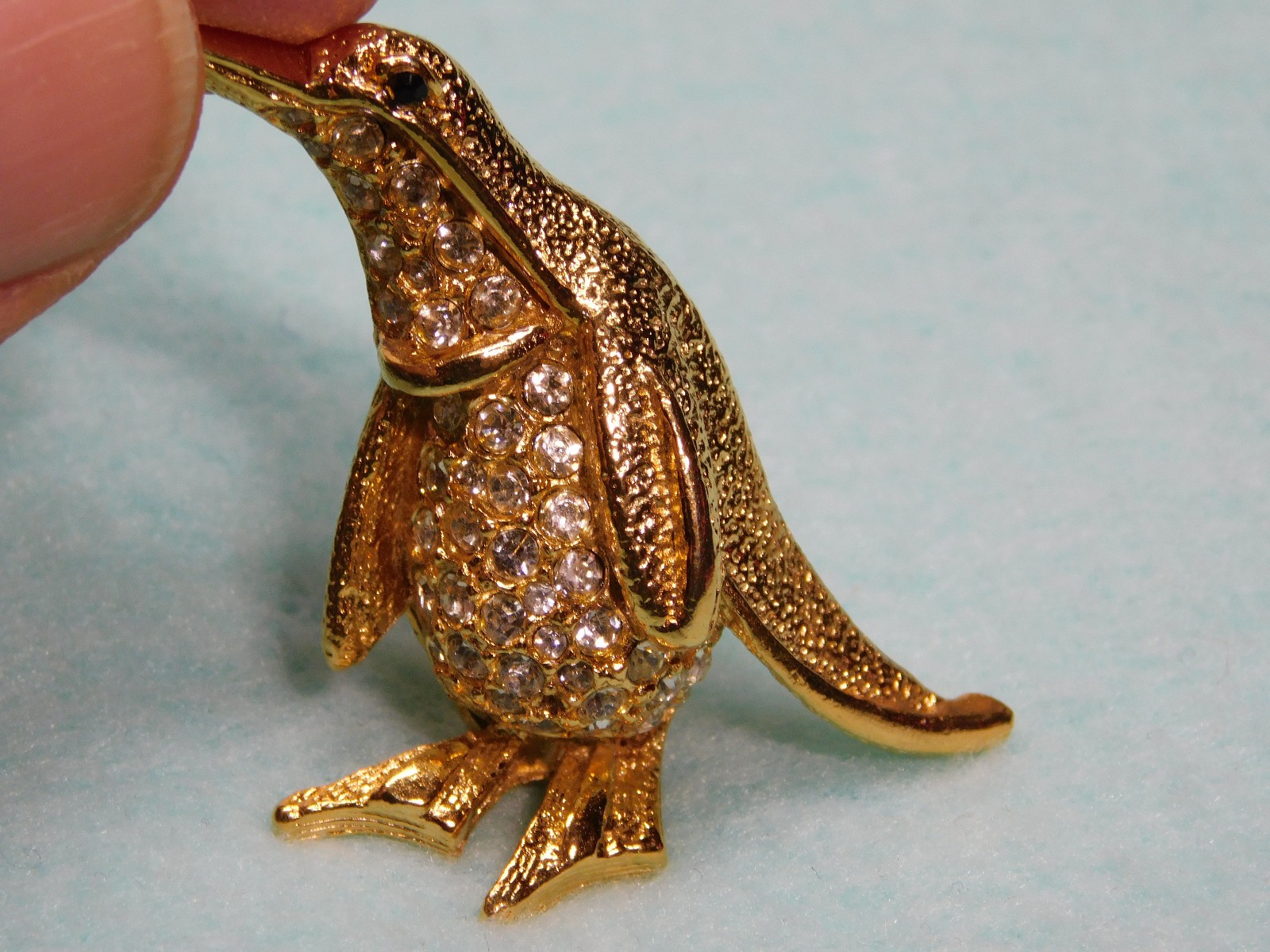 Very Nice Gold Tone 1.75″ W/Faux Diamonds Penguin Brooch in Very Good Condition