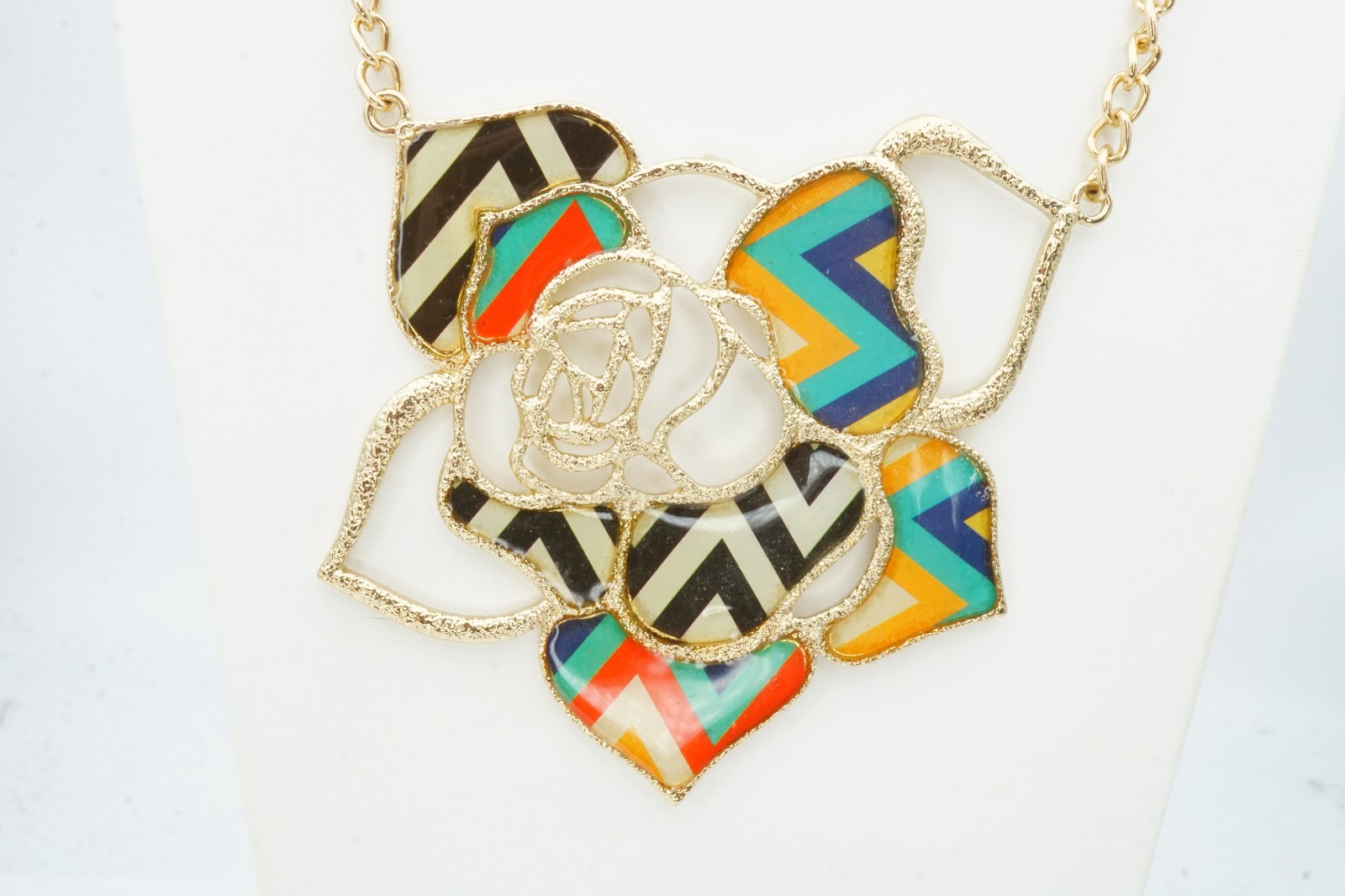 Vintage Necklace Gold Tone Rose Flower Colorful 21″