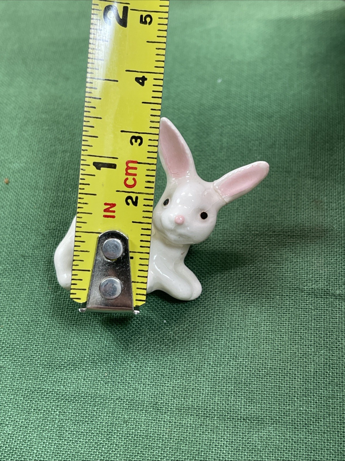 Beachstone Vintage Ceramic Bunny Rabbit Brooch White Unisex Adults *Repaired Ear