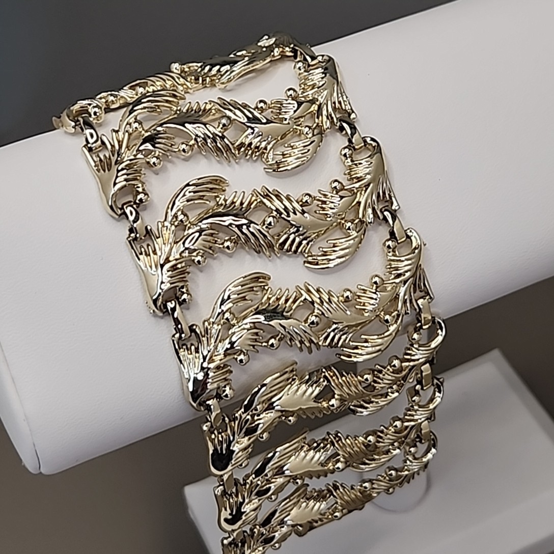 Vintage Charel Wide Bracelet Openwork Leaf Bar Link Gold Tone 7″
